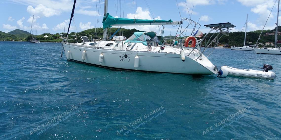 Bénéteau First 38s5 : At anchor in Martinique Bénéteau First 38s5 : At anchor in Martinique