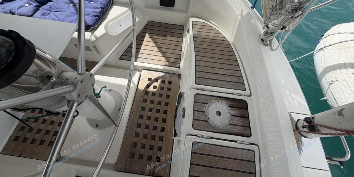 Bénéteau First 38s5 : Helm station other view Bénéteau First 38s5 : Helm station other view