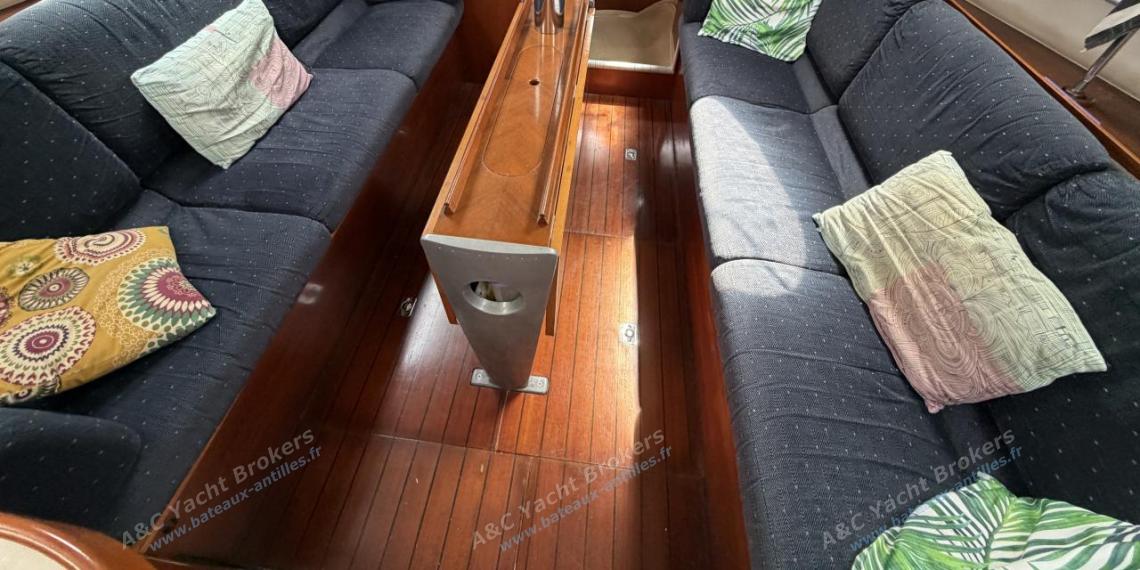 Bénéteau First 38s5 : Saloon general view Bénéteau First 38s5 : Saloon general view