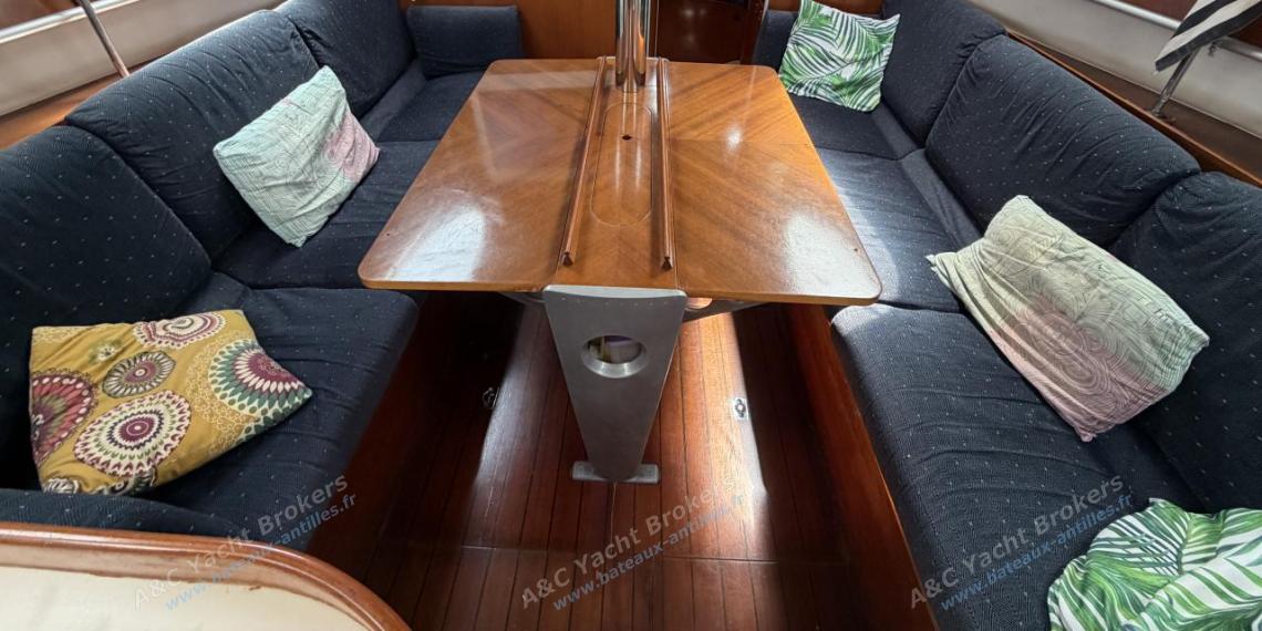 Bénéteau First 38s5 : Saloon other view Bénéteau First 38s5 : Saloon other view