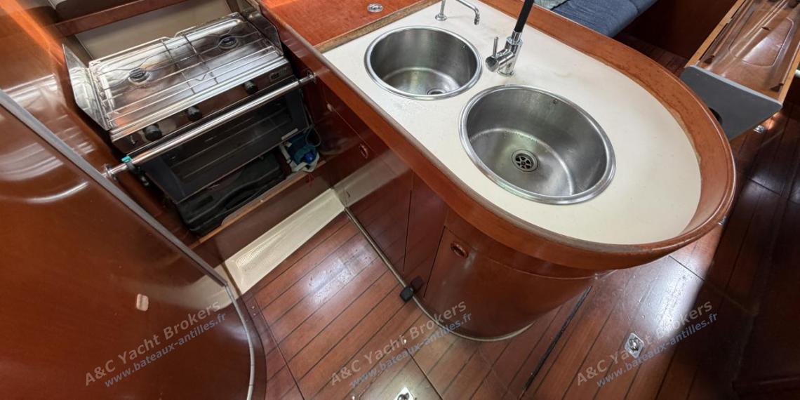 Bénéteau First 38s5 : Galley Bénéteau First 38s5 : Galley