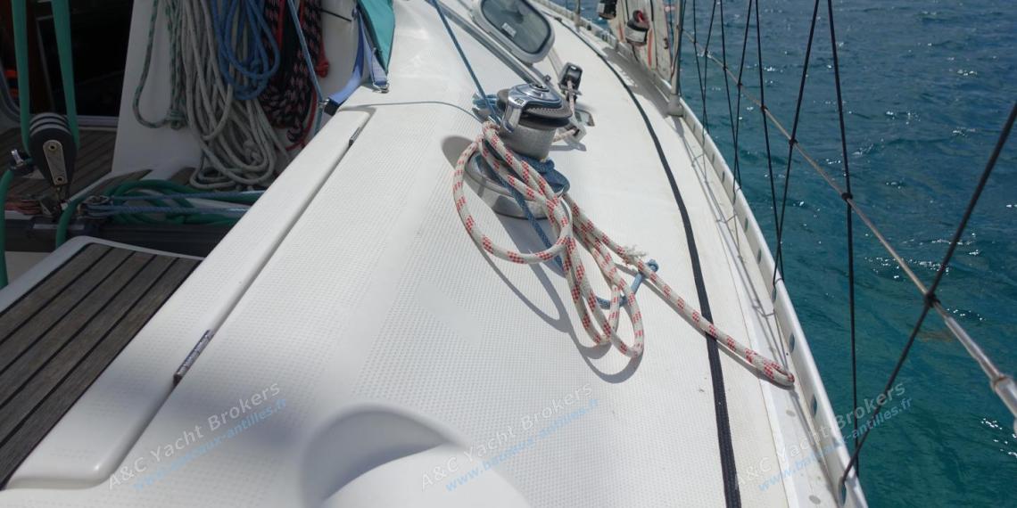 Bénéteau First 38s5 : Starboard companionway Bénéteau First 38s5 : Starboard companionway