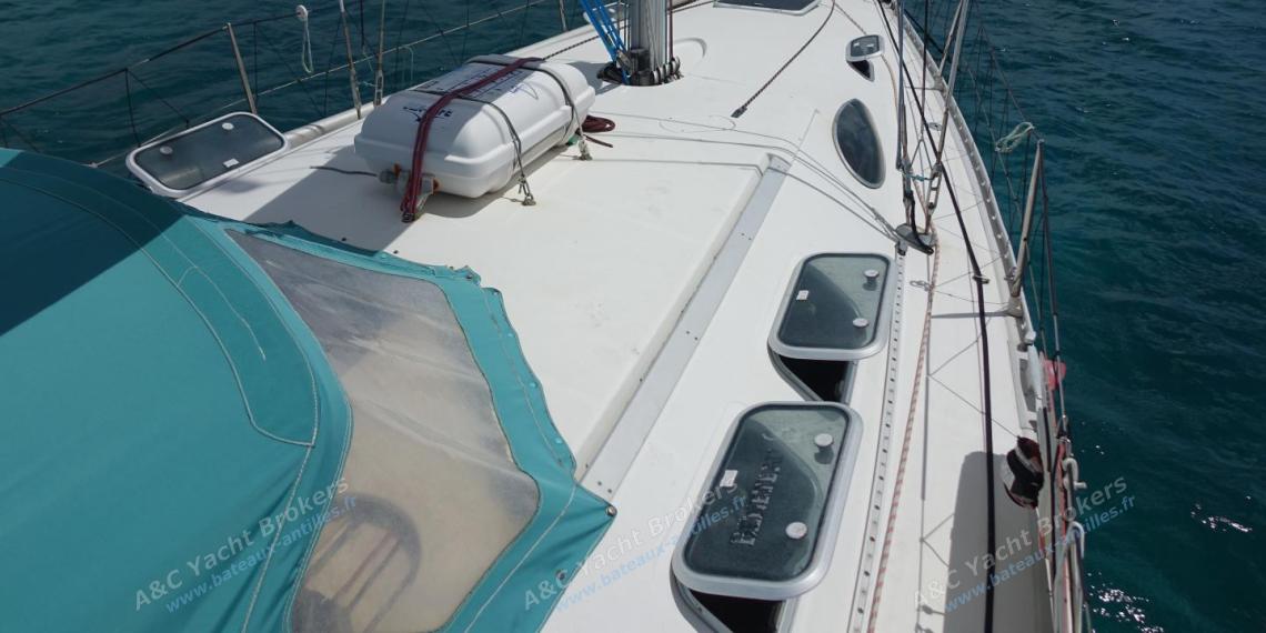 Bénéteau First 38s5 : Starboard companionway other view Bénéteau First 38s5 : Starboard companionway other view