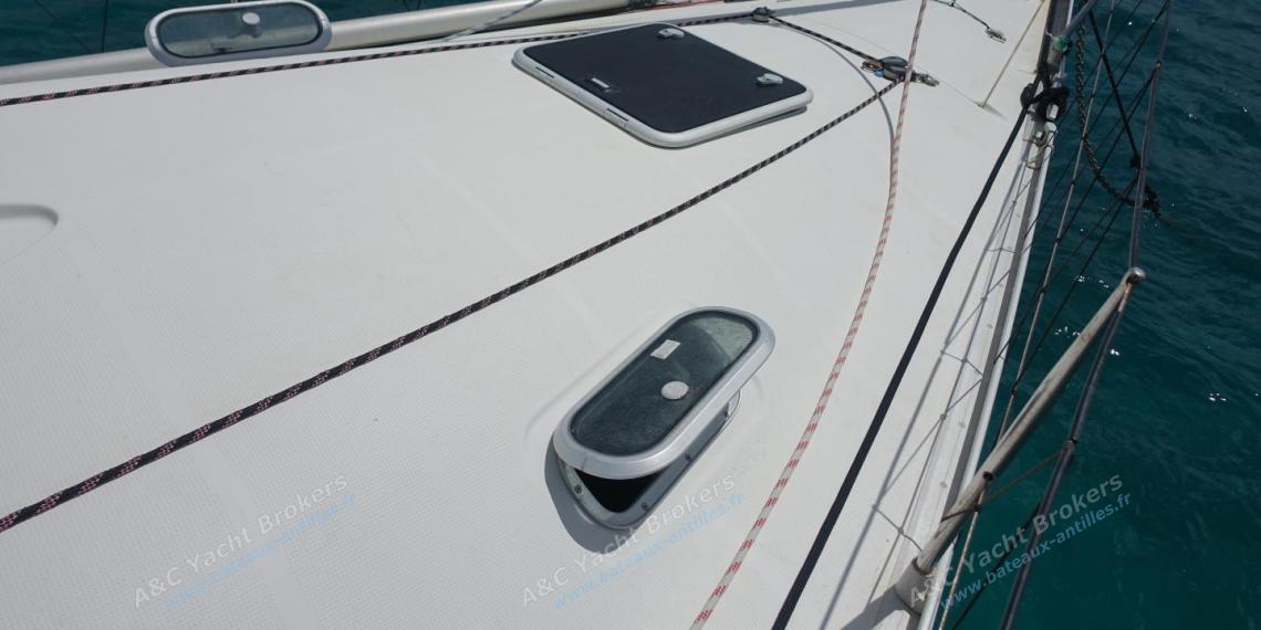 Bénéteau First 38s5 : Forward deck Bénéteau First 38s5 : Forward deck