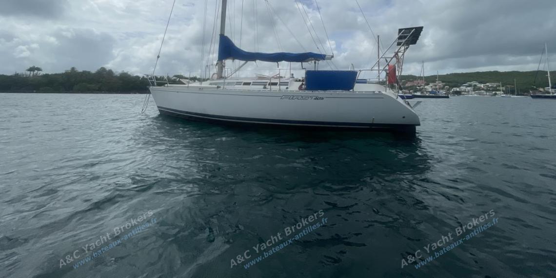 Bénéteau First 405 : At anchor in caribbean Bénéteau First 405 : At anchor in caribbean