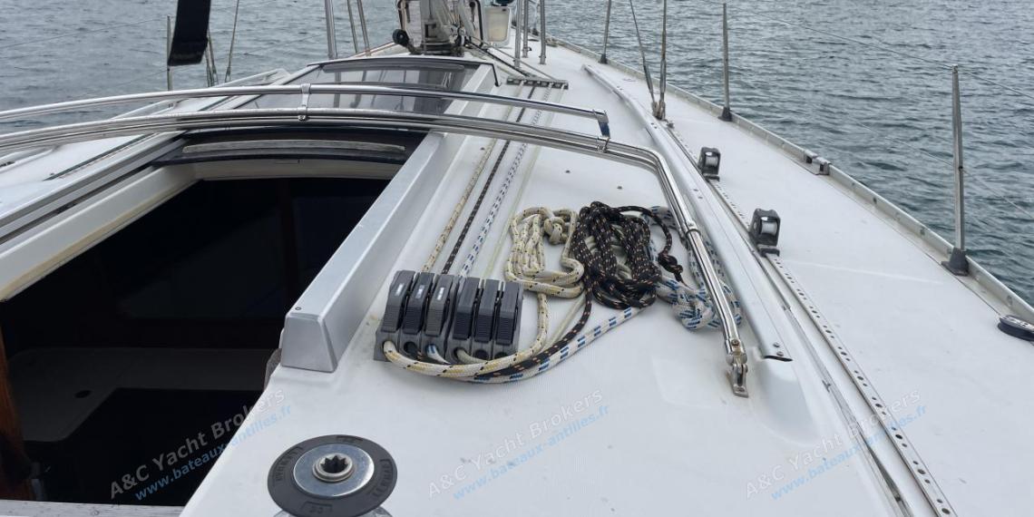 Bénéteau First 405 : Roof and starboard companionway Bénéteau First 405 : Roof and starboard companionway