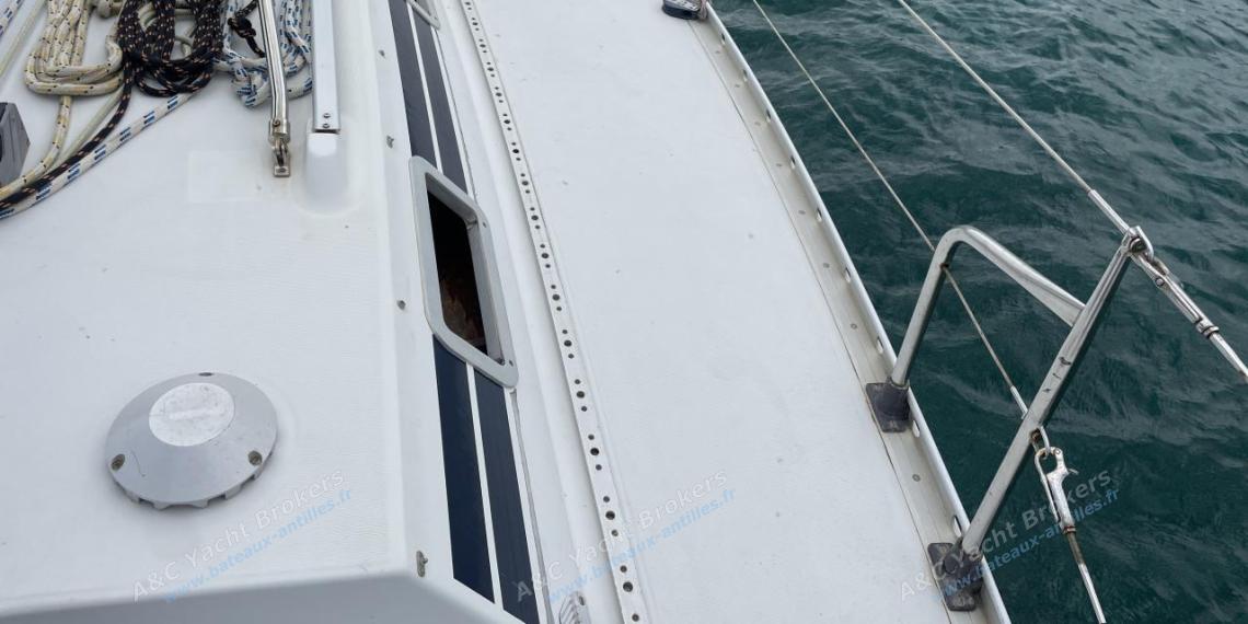 Bénéteau First 405 : Starboard companionway Bénéteau First 405 : Starboard companionway