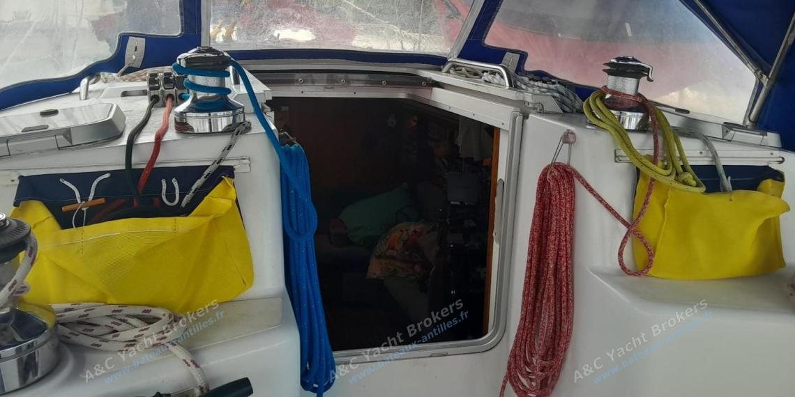 Gibert Marine Gib'Sea 444 : Dodger seen from the cockpit Gibert Marine Gib'Sea 444 : Dodger seen from the cockpit