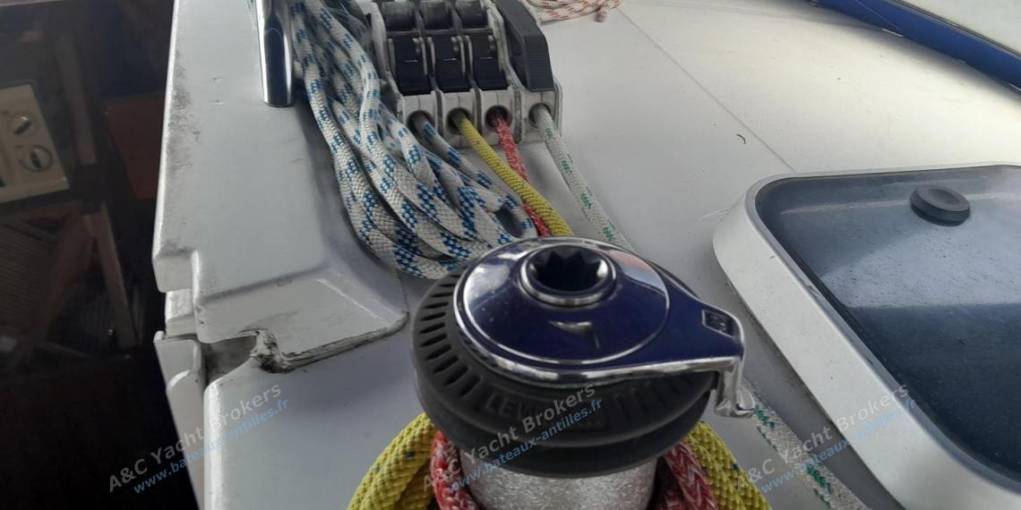 Gibert Marine Gib'Sea 444 : Starboard winche on roof Gibert Marine Gib'Sea 444 : Starboard winche on roof