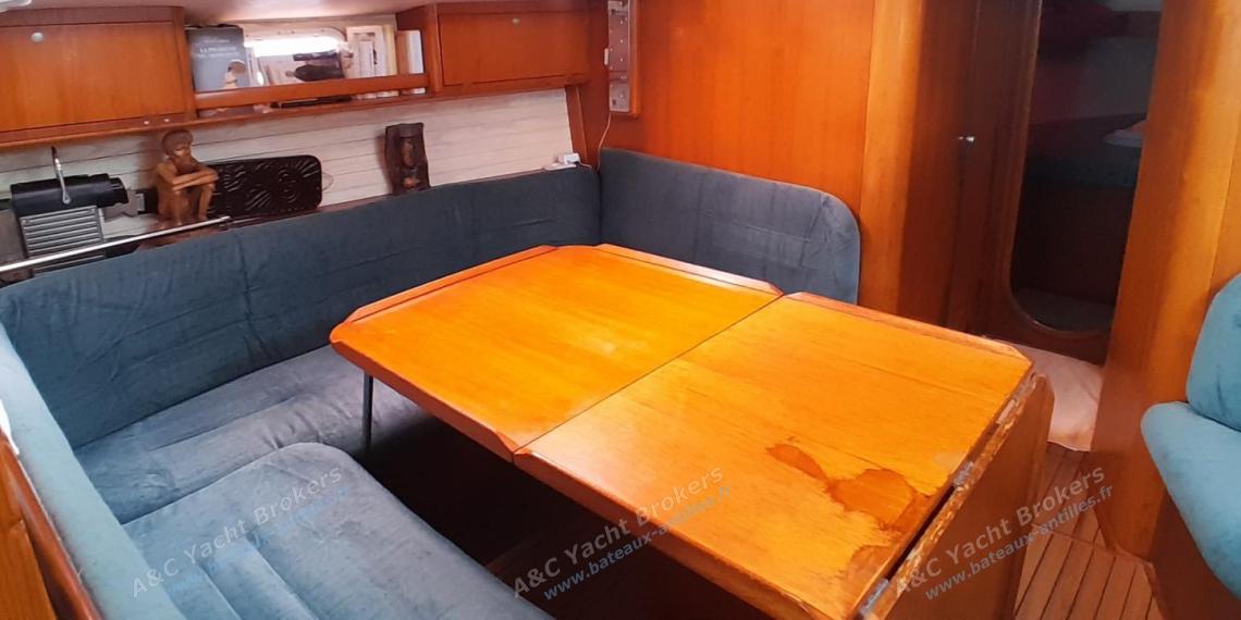 Gibert Marine Gib'Sea 444 : Saloon table and bench Gibert Marine Gib'Sea 444 : Saloon table and bench