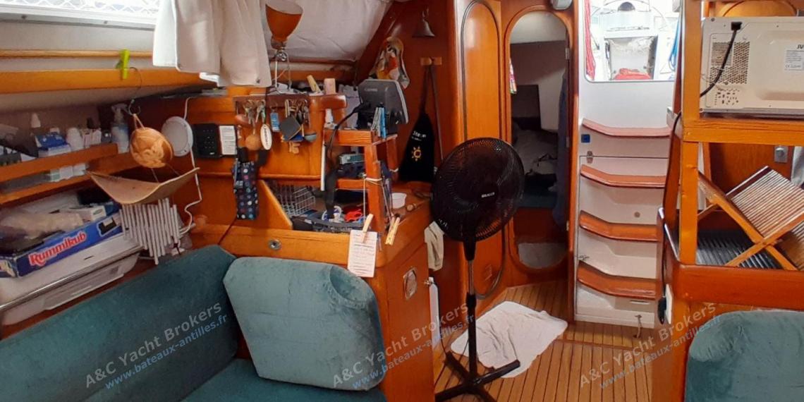 Gibert Marine Gib'Sea 444 : Saloon and charts table Gibert Marine Gib'Sea 444 : Saloon and charts table