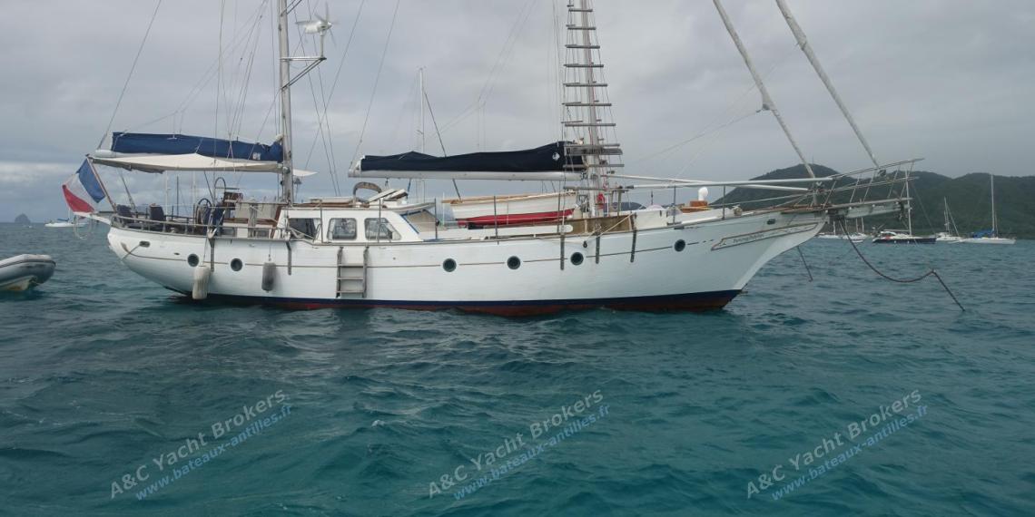 Hardin Yacht Hudson Force 50 : At anchor in Martinique Hardin Yacht Hudson Force 50 : At anchor in Martinique