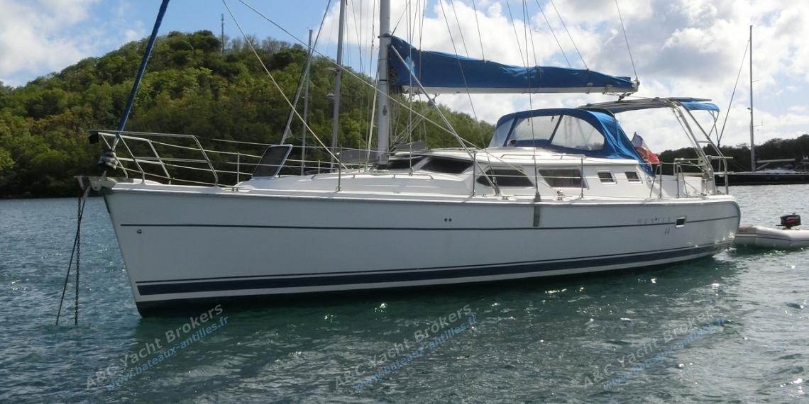 Hunter 44 DS : At anchor in Martinique Hunter 44 DS : At anchor in Martinique