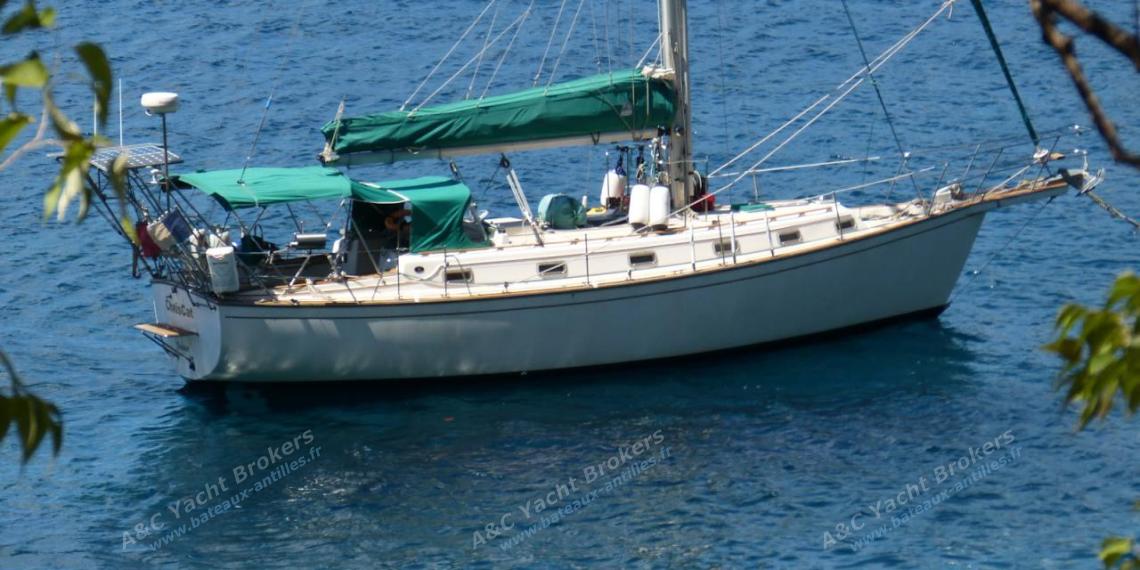 Island Packet 38 : At anchor Island Packet 38 : At anchor