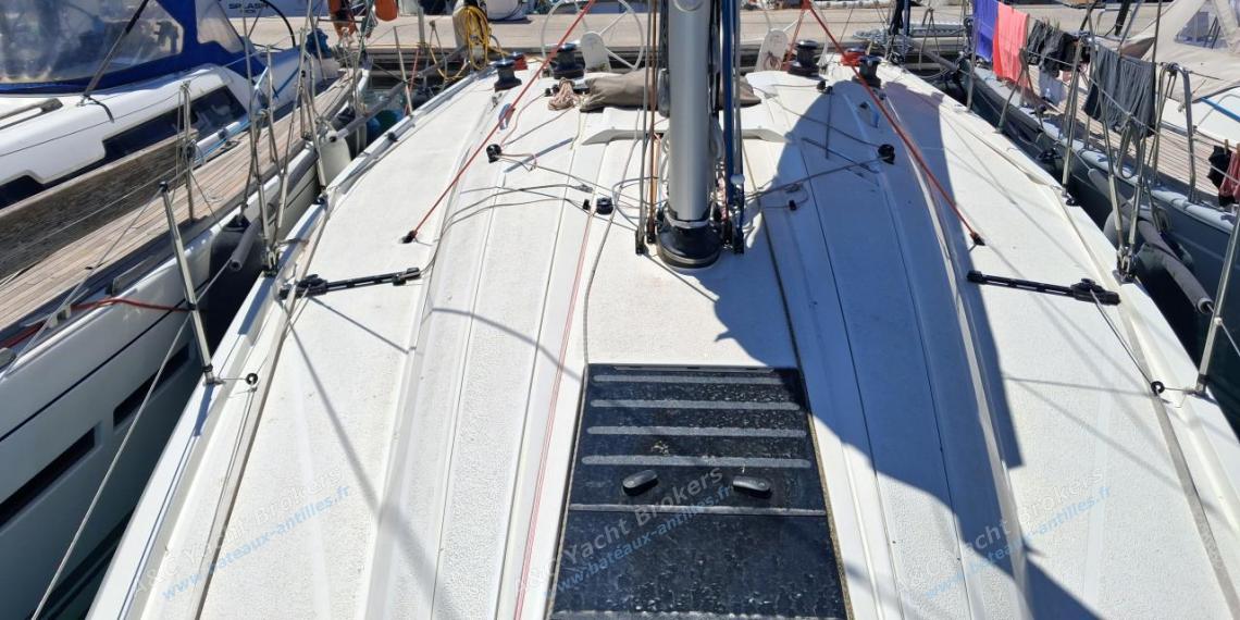 Italia Yacht 11.98 : Roof seen from the bow Italia Yacht 11.98 : Roof seen from the bow