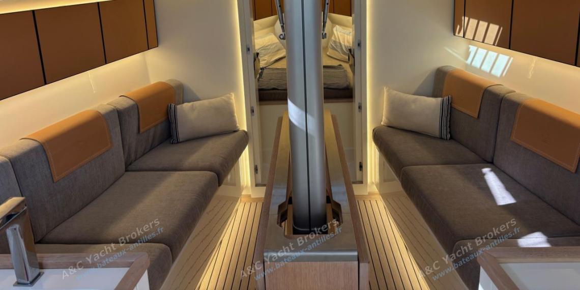 Italia Yacht 11.98 : Saloon general view Italia Yacht 11.98 : Saloon general view