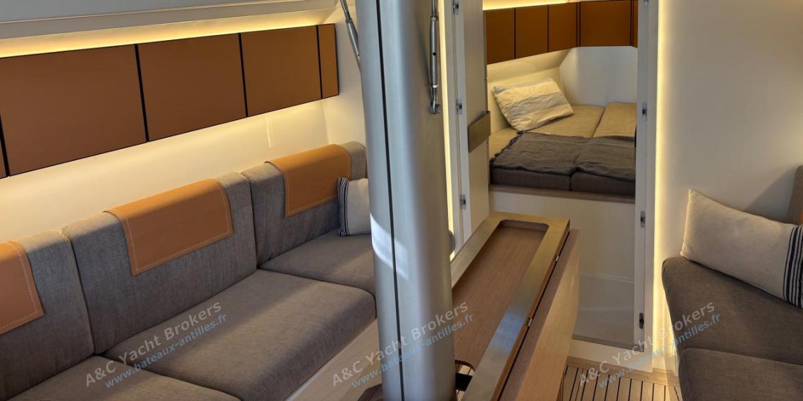 Italia Yacht Italia 11.98 : Saloon other view Italia Yacht Italia 11.98 : Saloon other view