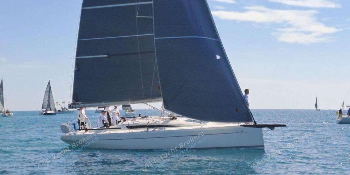 Italia Yacht 11.98 : Sailing in the wind Italia Yacht 11.98 : Sailing in the wind