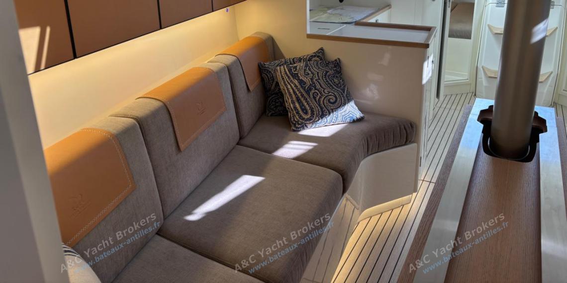 Italia Yacht Italia 11.98 : Saloon seen from the forward cabin other view Italia Yacht Italia 11.98 : Saloon seen from the forward cabin other view