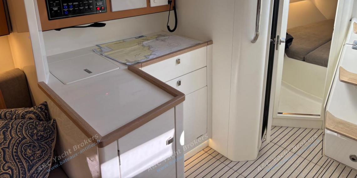 Italia Yacht Italia 11.98 : Charts table Italia Yacht Italia 11.98 : Charts table