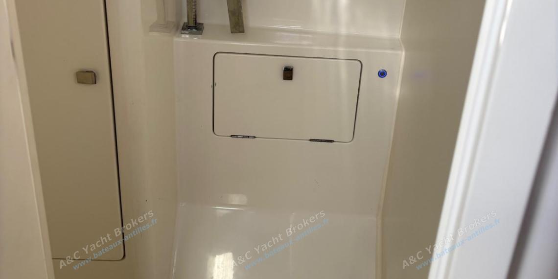 Italia Yacht Italia 11.98 : Aft port shower room Italia Yacht Italia 11.98 : Aft port shower room