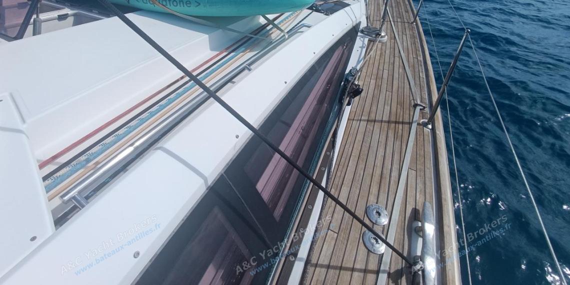 Jeanneau 57 : Starboard companionway other view Jeanneau 57 : Starboard companionway other view