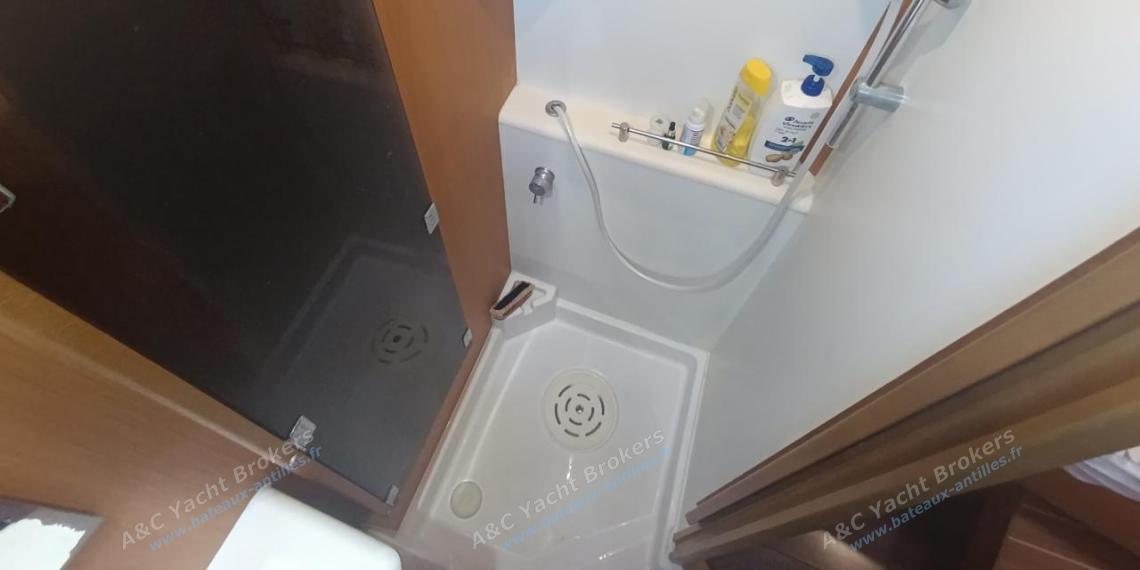Jeanneau 57 : Shower room Jeanneau 57 : Shower room