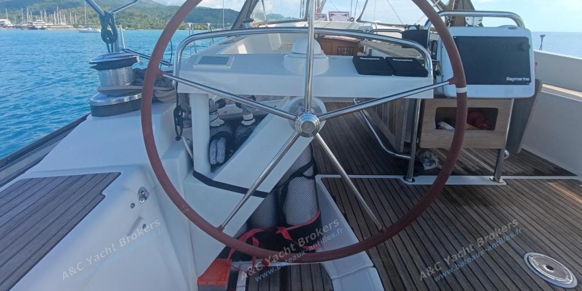 Jeanneau 57 : Port helm station Jeanneau 57 : Port helm station