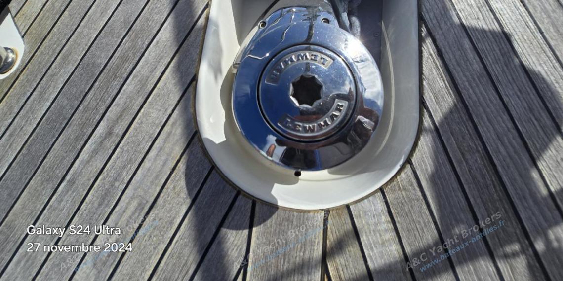 Jeanneau 53 : Electric windlass Jeanneau 53 : Electric windlass