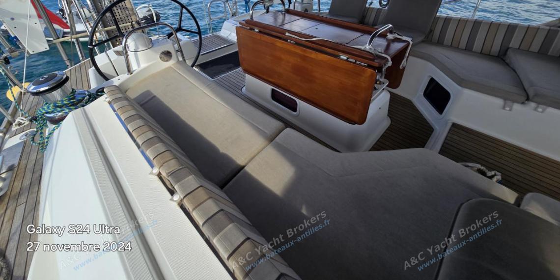 Jeanneau 53 : Cockpit seen from starboard companionway Jeanneau 53 : Cockpit seen from starboard companionway