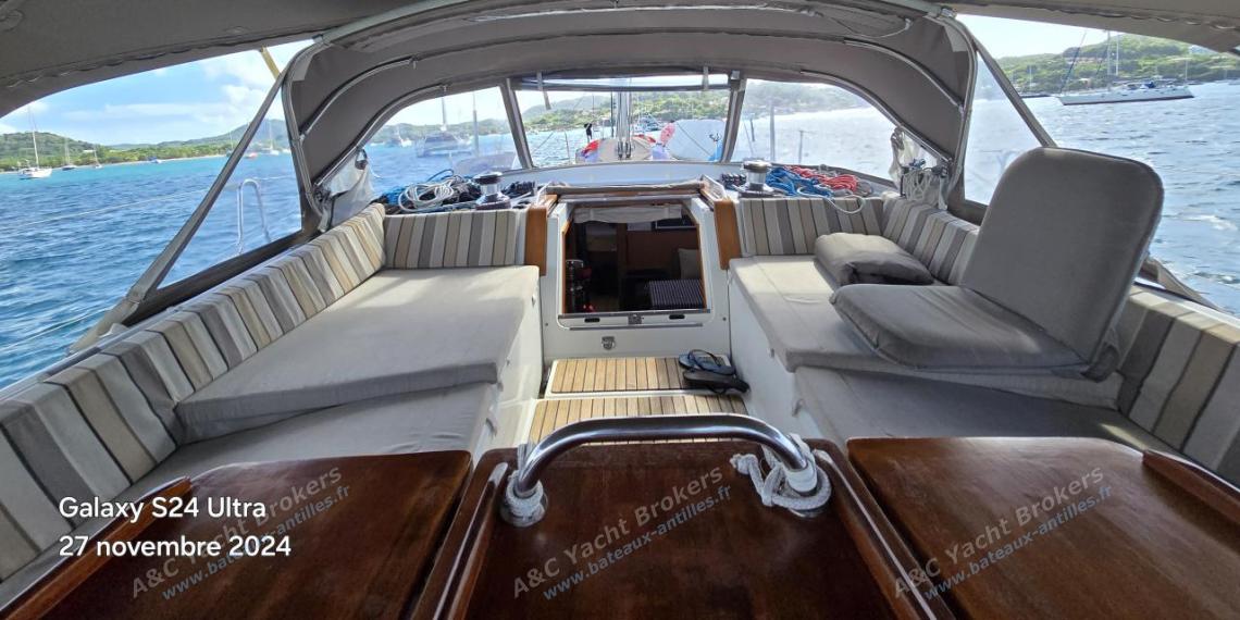 Jeanneau 53 : Cockpit and dodger Jeanneau 53 : Cockpit and dodger