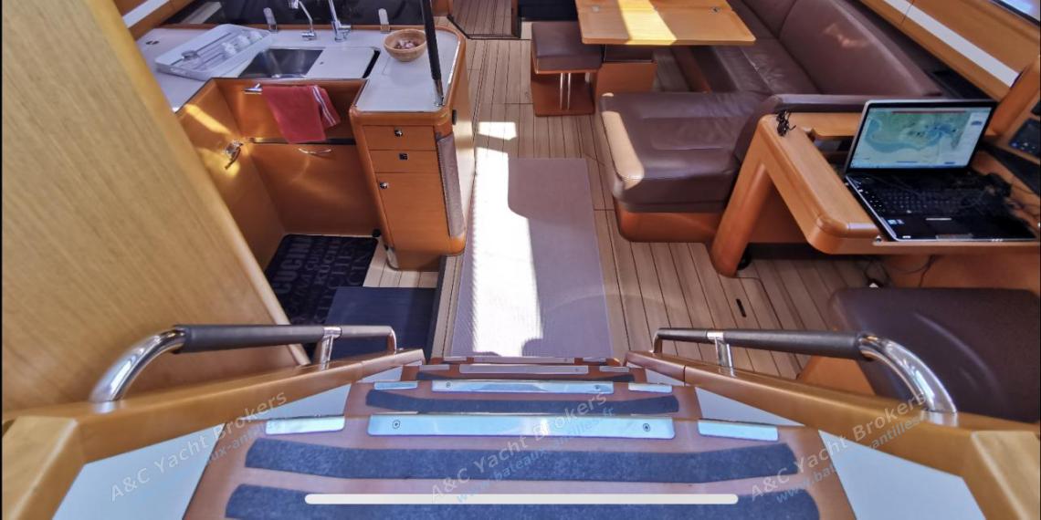 Jeanneau 53 : Saloon general view Jeanneau 53 : Saloon general view