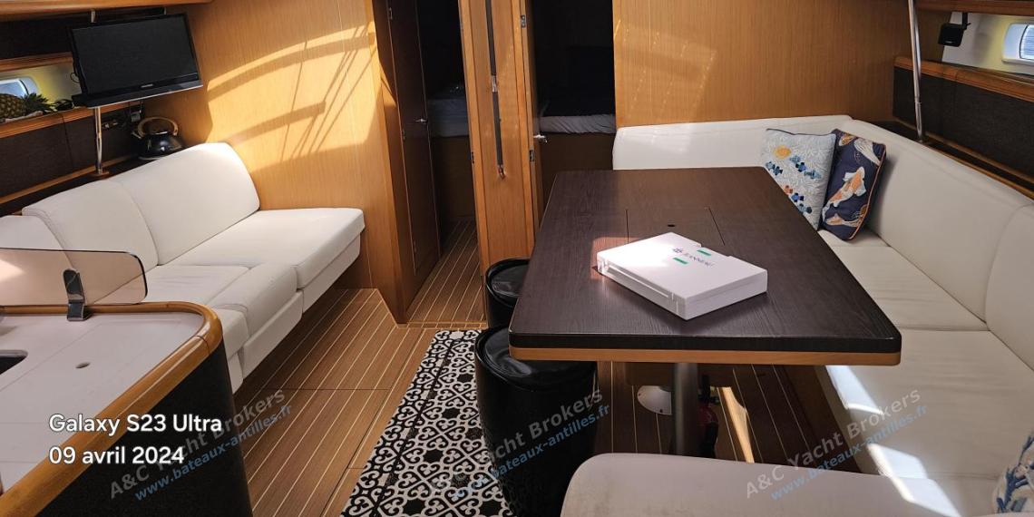 Jeanneau 53 : Saloon general view Jeanneau 53 : Saloon general view