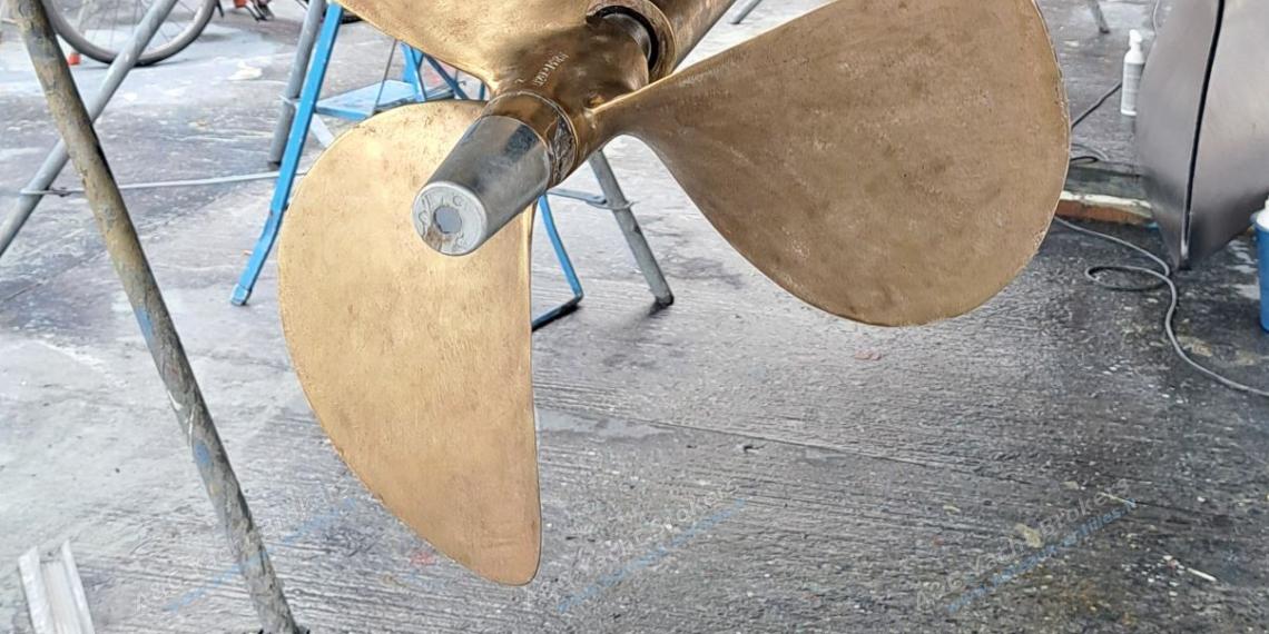 Jeanneau 53 : Three fixed blades propeller Jeanneau 53 : Three fixed blades propeller