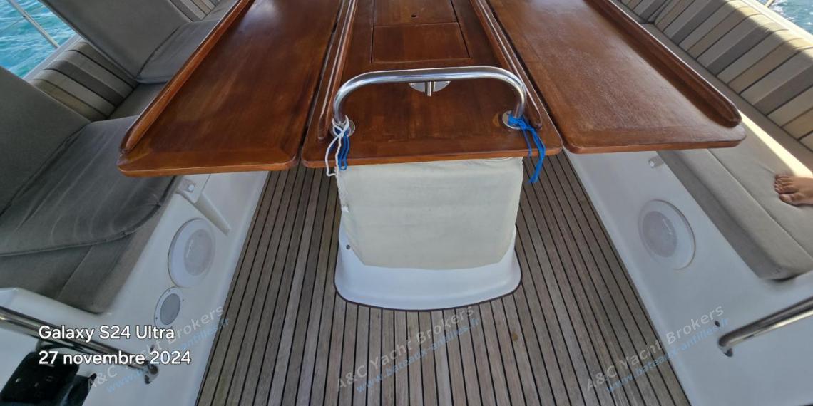 Jeanneau Yacht 53 : Cockpit table Jeanneau Yacht 53 : Cockpit table