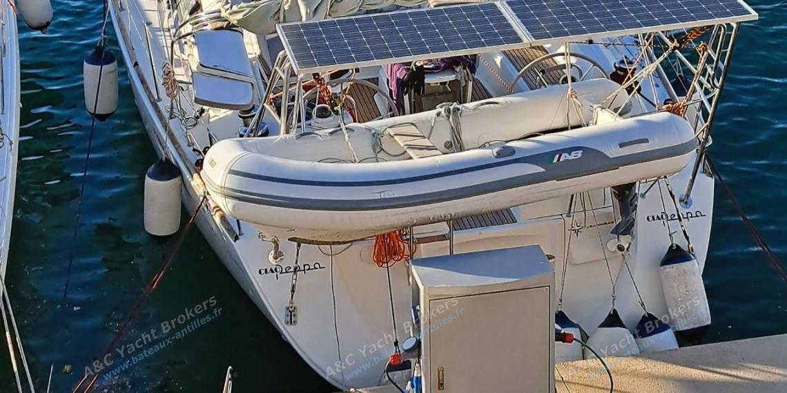 Jeanneau 53 : In marina other view Jeanneau 53 : In marina other view