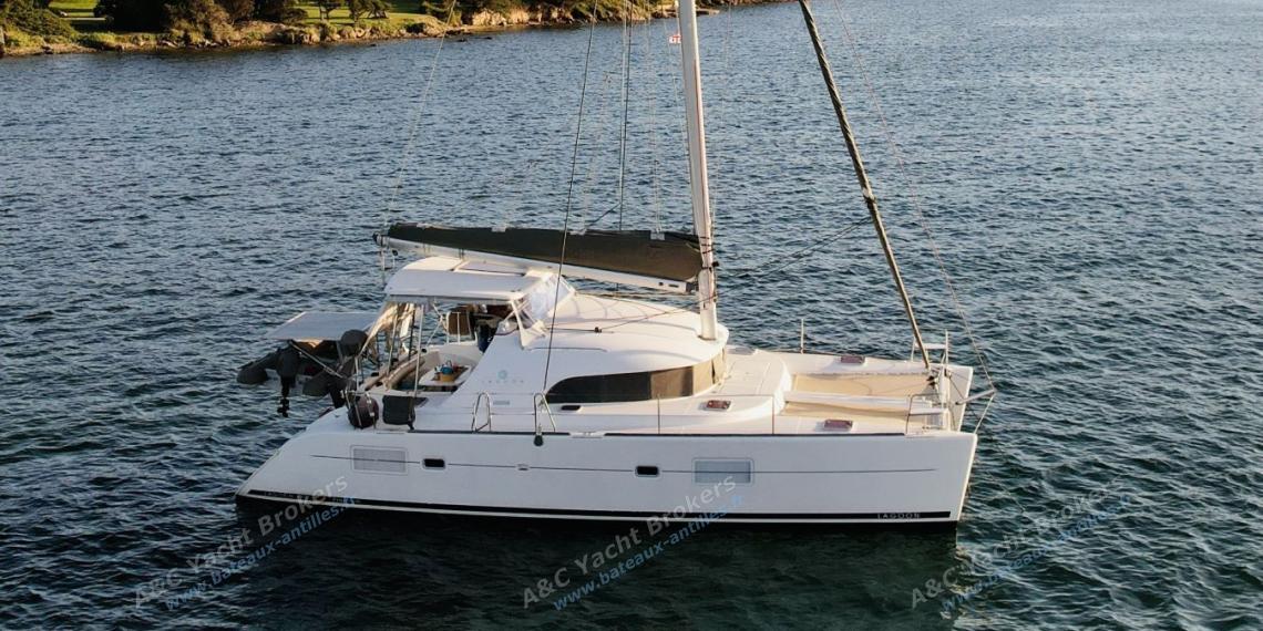 Lagoon 380 trois cabines : At anchor Lagoon 380 trois cabines : At anchor