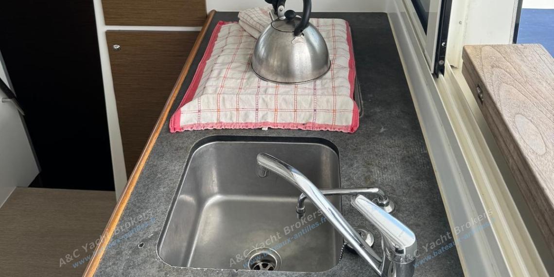 Lagoon 380 : Galley seen from the charts table Lagoon 380 : Galley seen from the charts table