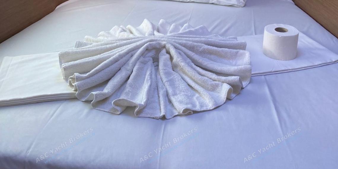 Lagoon 380 : Forward port cabin Lagoon 380 : Forward port cabin