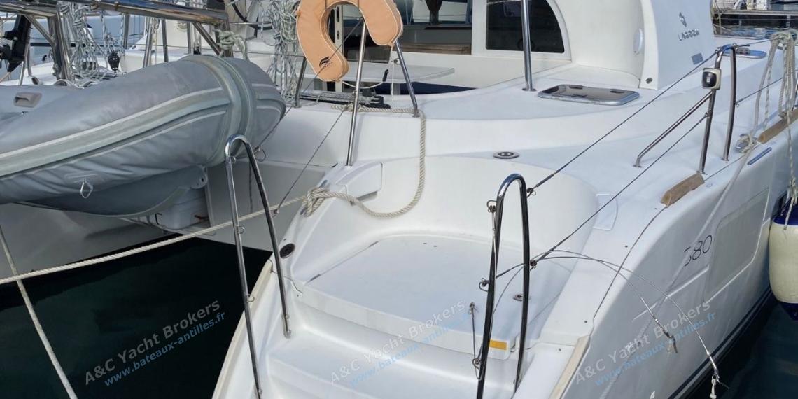 Lagoon 380 : Starboard skirts Lagoon 380 : Starboard skirts