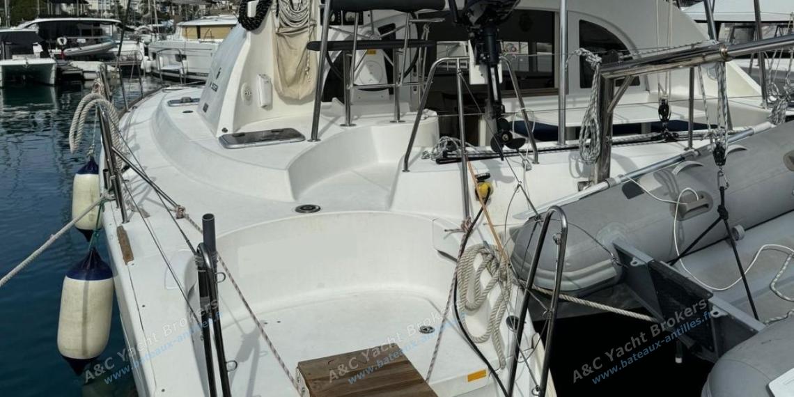 Lagoon 380 : Port skirts Lagoon 380 : Port skirts