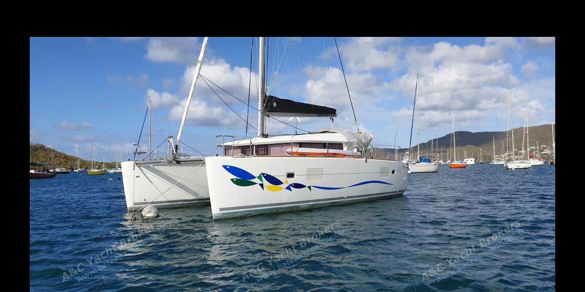 Lagoon 400 : At anchor in Martinique Lagoon 400 : At anchor in Martinique