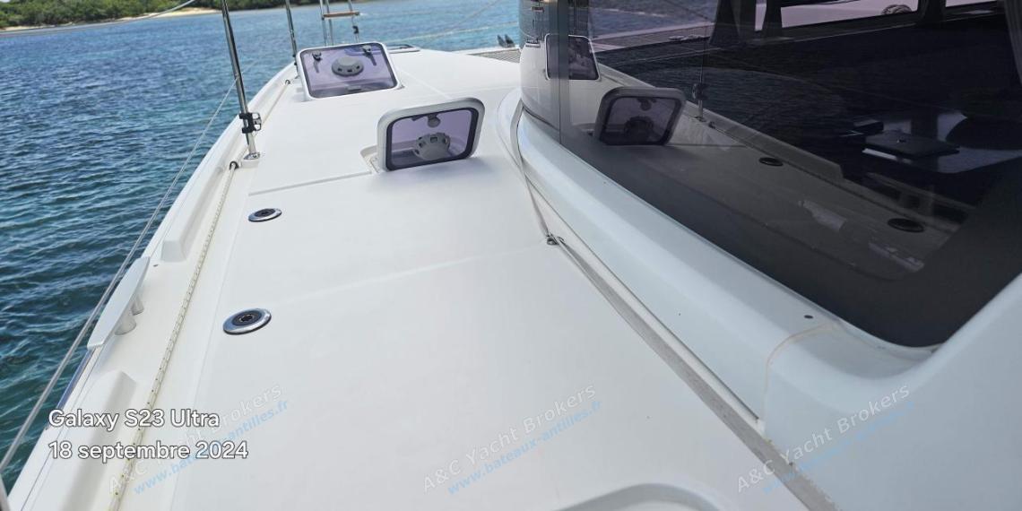 Lagoon 42 : Port companionway Lagoon 42 : Port companionway