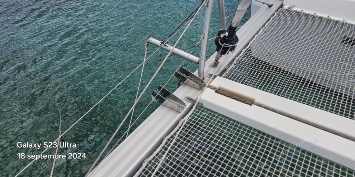 Lagoon 42 : Trampolines other view Lagoon 42 : Trampolines other view