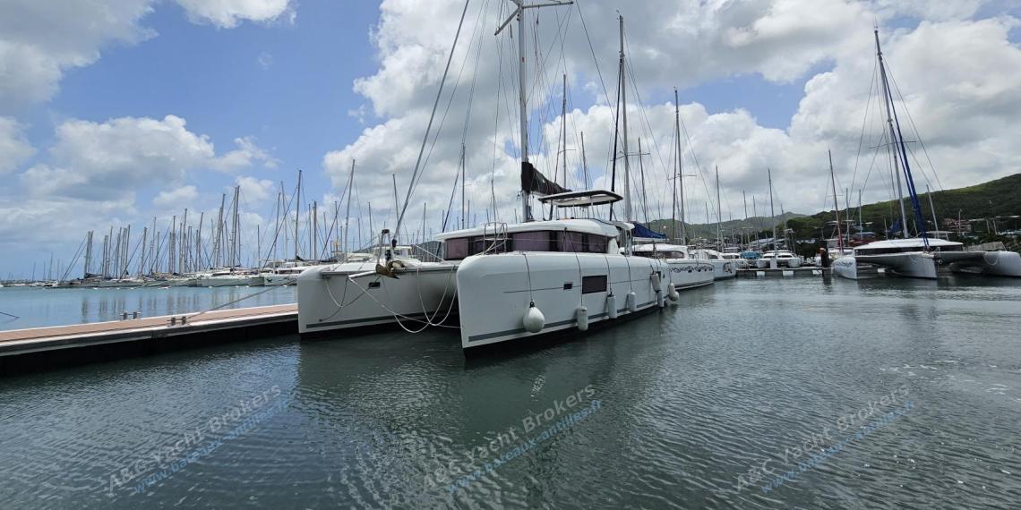 Lagoon 42 : In marina Lagoon 42 : In marina