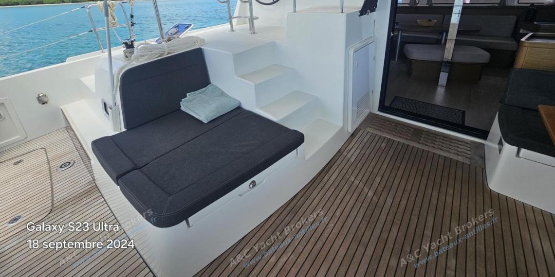 Lagoon 42 : Bench in cockpit Lagoon 42 : Bench in cockpit