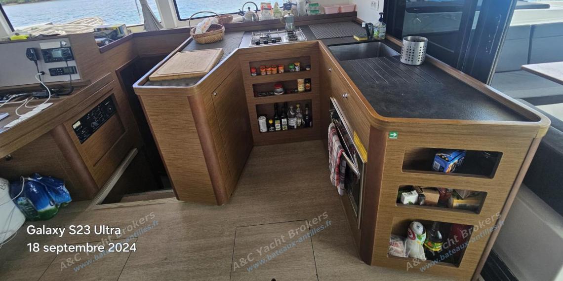 Lagoon 42 : Galley shape Lagoon 42 : Galley shape