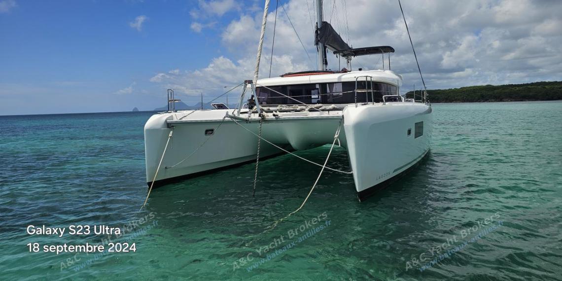 Lagoon 42 : At anchor in Martinique other view Lagoon 42 : At anchor in Martinique other view