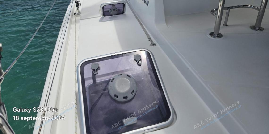 Lagoon 42 : Port companionway Lagoon 42 : Port companionway