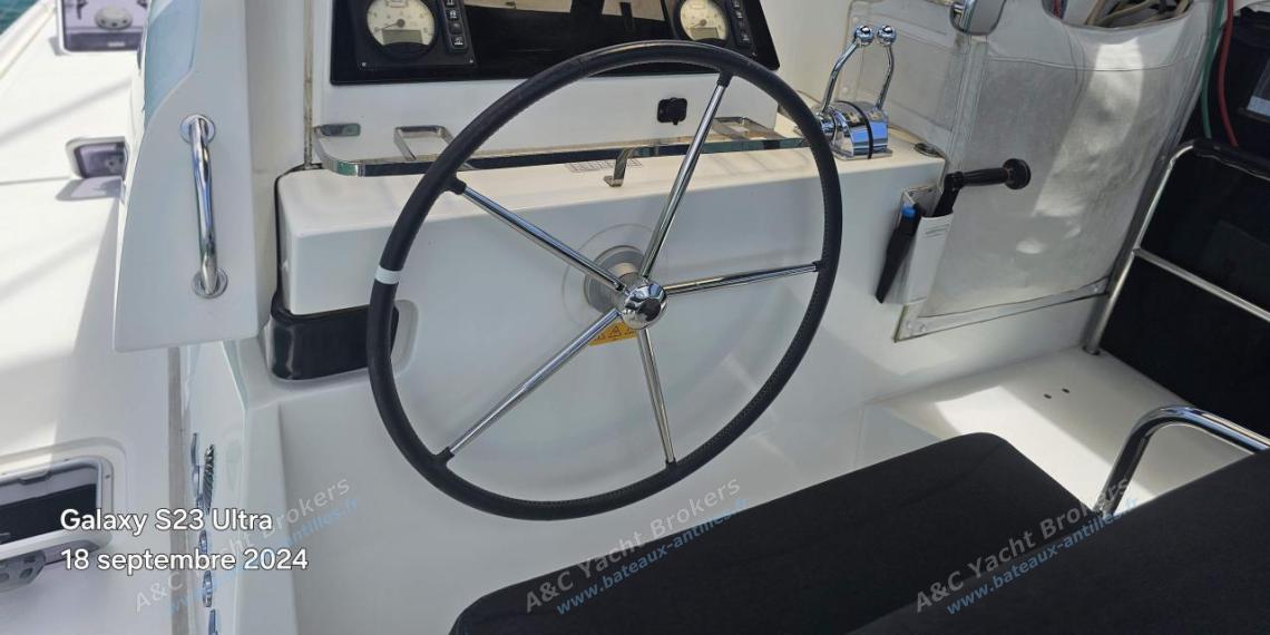 Lagoon 42 : Helm station Lagoon 42 : Helm station